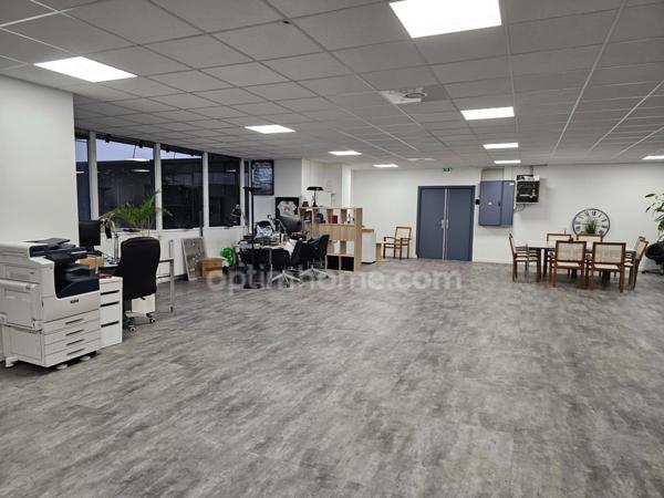 bureau rénové de 299 m2 à vendre à Cergy au prix de 325000 euros