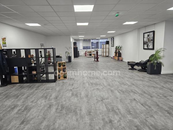 bureau rénové de 299 m2 à vendre à Cergy au prix de 325000 euros
