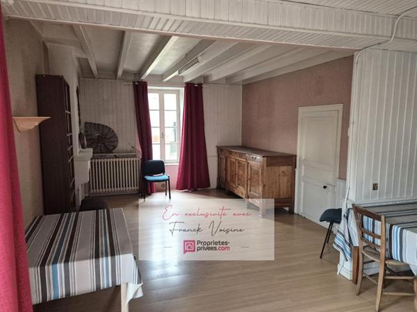 A VENDRE en Exclusivité à Mouchamps,  Centre bourg, maison de 112 m2 avec 3 chambres et un grenier