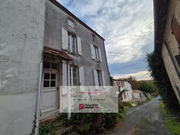 A VENDRE en Exclusivité à Mouchamps,  Centre bourg, maison de 112 m2 avec 3 chambres et un grenier