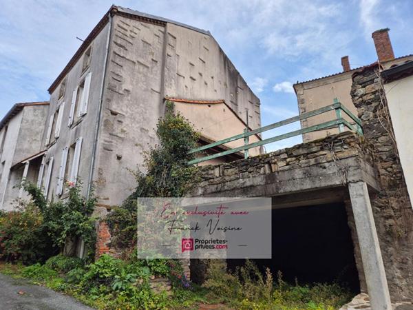 A VENDRE en Exclusivité à Mouchamps,  Centre bourg, maison de 112 m2 avec 3 chambres et un grenier