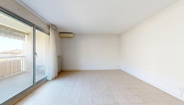 Appartement à vendre 240 000 € Saint-Laurent-du-Var 2 p 59,5 m² DPE C