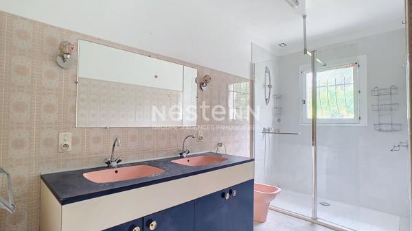 Maison à vendre 147 m² sur terrain constructible de 5500 m² à Saint Pantaléon Les Vignes