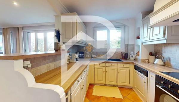 Vente                                                      Appartement
                        
                     4 pièces                      83 m2                     à Le Port-Marly