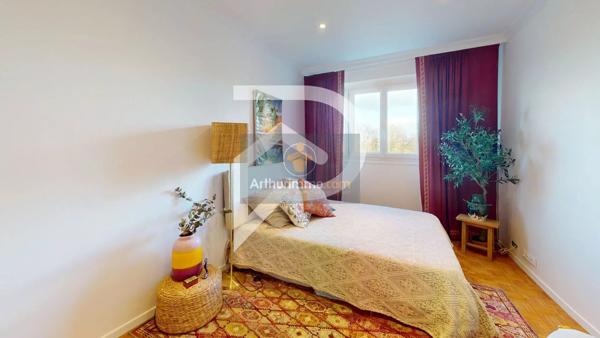 Vente                                                      Appartement
                        
                     4 pièces                      83 m2                     à Le Port-Marly