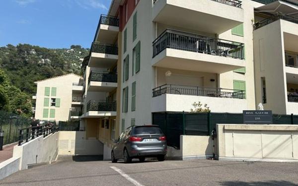 Stationnement à vendre    Drap