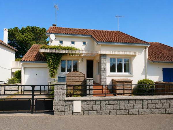 Maison individuelle à 300 m de la plage – Jardin, garage et sous-sol complet – La Baule Le Guézy