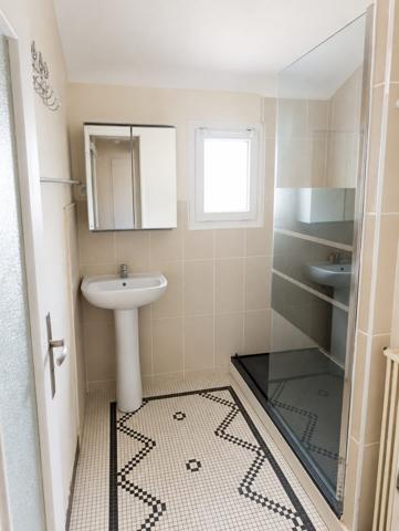 Maison individuelle à 300 m de la plage – Jardin, garage et sous-sol complet – La Baule Le Guézy