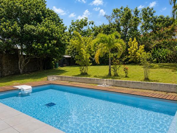 Maison De type T5 avec bungalow T3 et piscine dans environnement de qualité