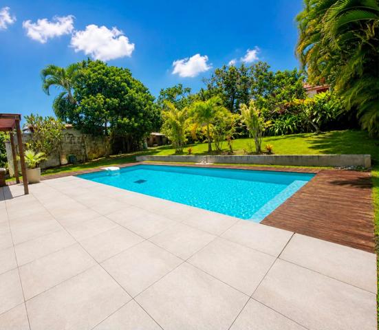 Maison De type T5 avec bungalow T3 et piscine dans environnement de qualité