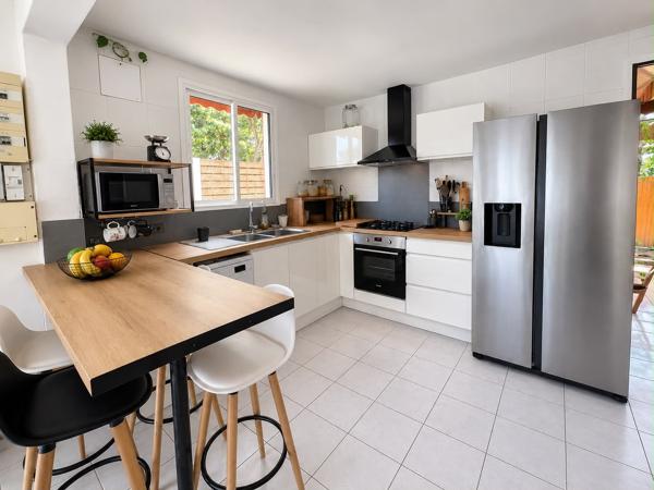 Maison De type T5 avec bungalow T3 et piscine dans environnement de qualité