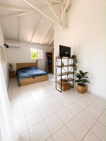 Maison De type T5 avec bungalow T3 et piscine dans environnement de qualité