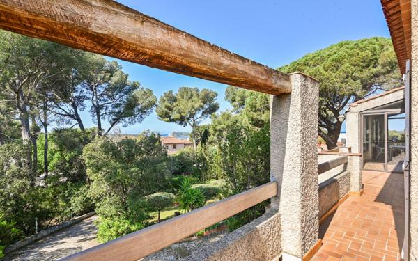 Maison à vendre    7 pièces •  Six-Fours-les-Plages