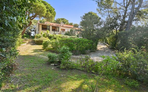 Maison à vendre    7 pièces •  Six-Fours-les-Plages