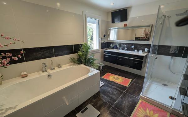 Maison à vendre    5 pièces • 152,74 m2 Six-Fours-les-Plages