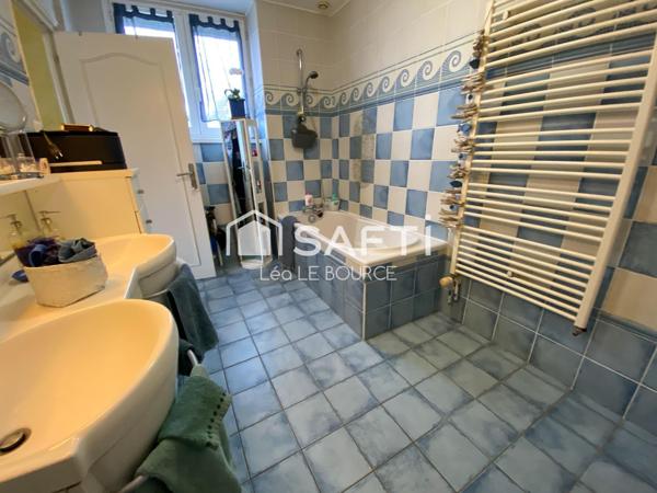 MAISON EN PIERRE DE CARACTÈRE À ERGUÉ-GABÉRIC