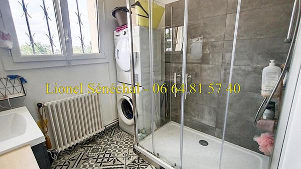 Maison entièrement de plain - pied rénovée, lumineuse et peu énergivore de 5 pièces de 90 m2 habitables
