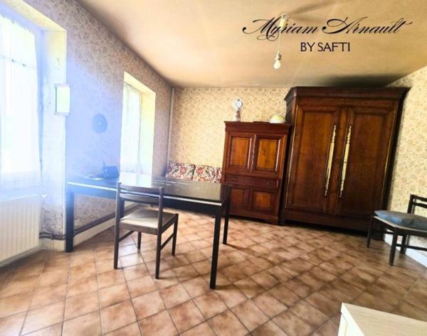 Maison Plain-pied avec garage et dépendance sur grand terrain clos