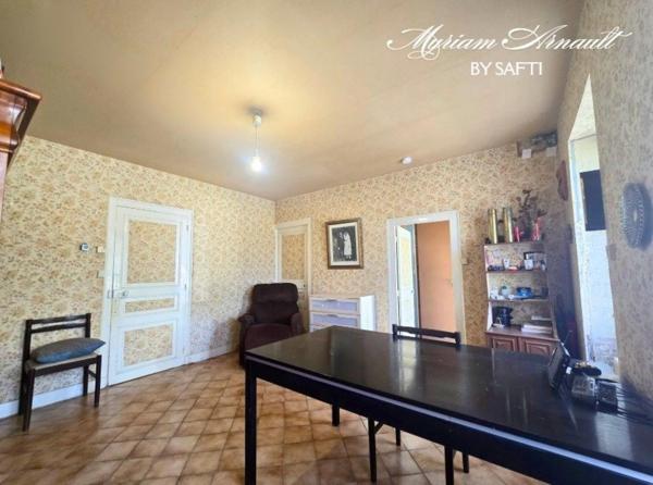 Maison Plain-pied avec garage et dépendance sur grand terrain clos