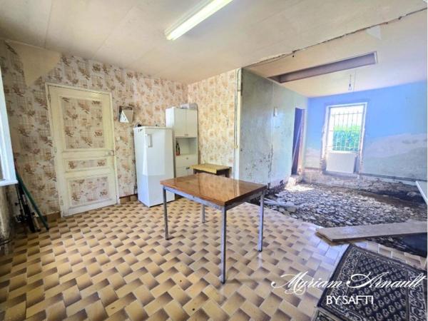 Maison Plain-pied avec garage et dépendance sur grand terrain clos