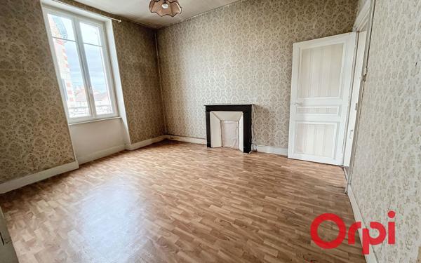 Immeuble à vendre    12 pièces •  Montluçon