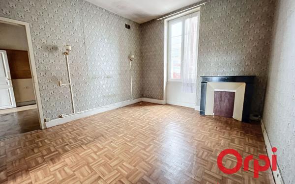 Immeuble à vendre    12 pièces •  Montluçon