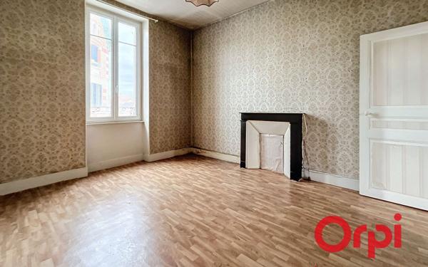 Immeuble à vendre    12 pièces •  Montluçon