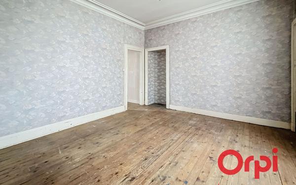 Immeuble à vendre    12 pièces •  Montluçon