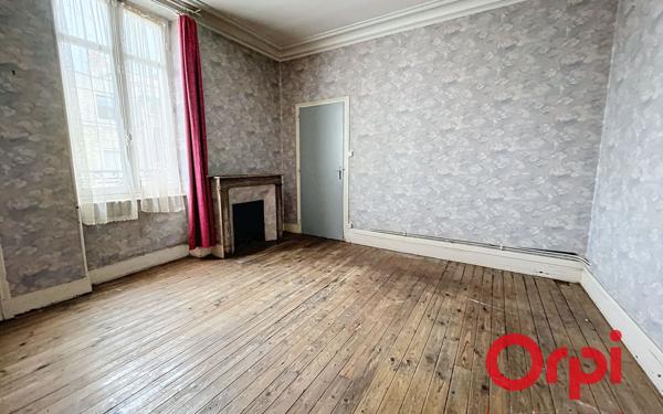 Immeuble à vendre    12 pièces •  Montluçon