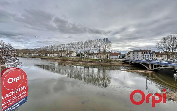 Immeuble à vendre    12 pièces •  Montluçon