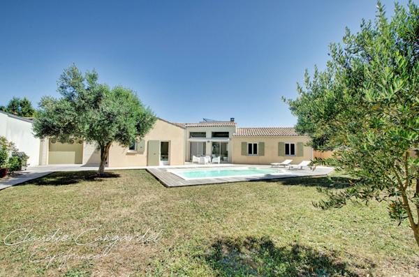 Belle maison de plain-pied à vendre 7 pièces avec piscine à DOMPIERRE SUR MER (17) à 10 min de La Rochelle