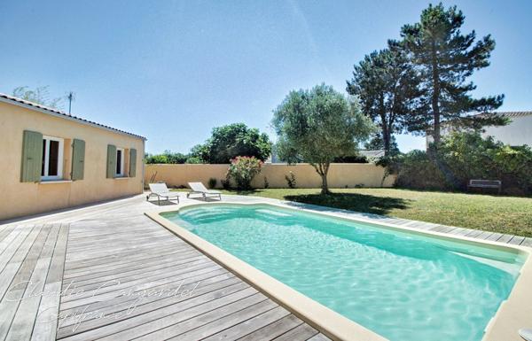 Belle maison de plain-pied à vendre 7 pièces avec piscine à DOMPIERRE SUR MER (17) à 10 min de La Rochelle