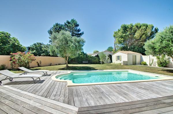 Belle maison de plain-pied à vendre 7 pièces avec piscine à DOMPIERRE SUR MER (17) à 10 min de La Rochelle