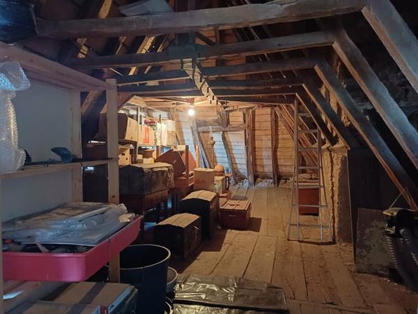 Idéalement situé dans le bourg de Rignac centre d'un triangle formé par les villes de Rodez, Villefranche de Rouergue et Decazeville à 20 mn de l'aéroport de Rodez