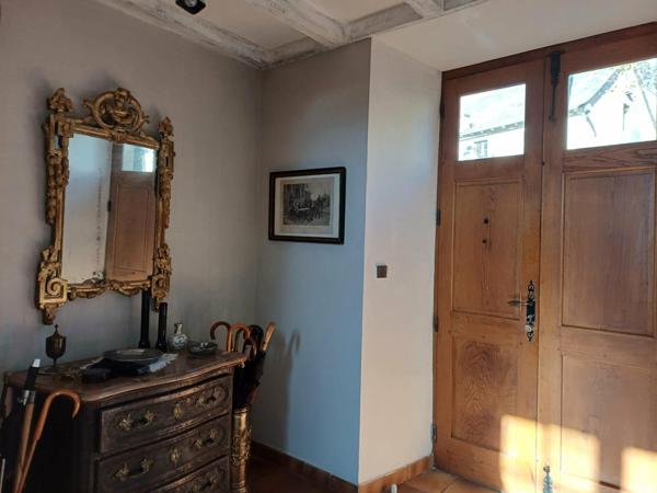 Idéalement situé dans le bourg de Rignac centre d'un triangle formé par les villes de Rodez, Villefranche de Rouergue et Decazeville à 20 mn de l'aéroport de Rodez