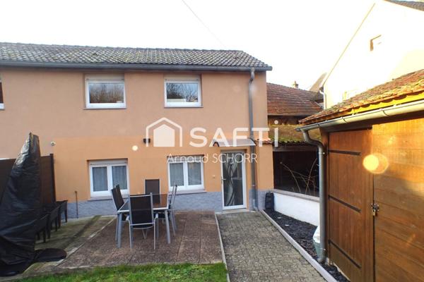 Petite maison mitoyenne avec jardin privatif