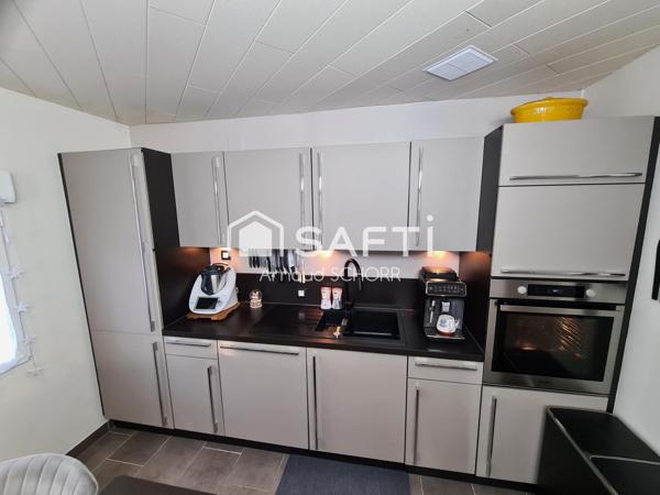 Petite maison mitoyenne avec jardin privatif