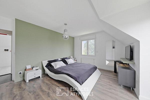 Villa d’architecte et son jardin paysager avec piscine