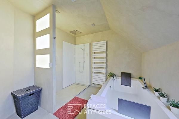 Villa d’architecte et son jardin paysager avec piscine