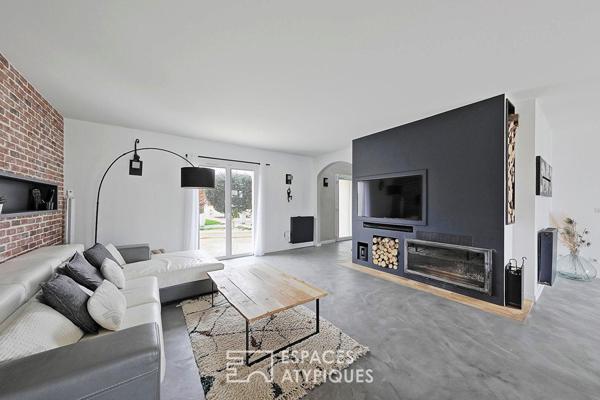 Villa d’architecte et son jardin paysager avec piscine