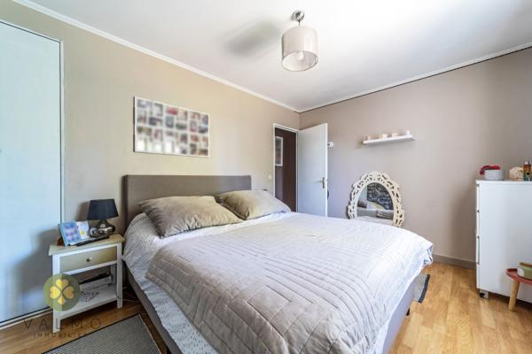 Maison
                                                                                                                                                                                                                                                                                                                        6 pièce(s)                                                                                                                                                                                                          5 chambre(s)                                                                                                                                                                                                          165  m²