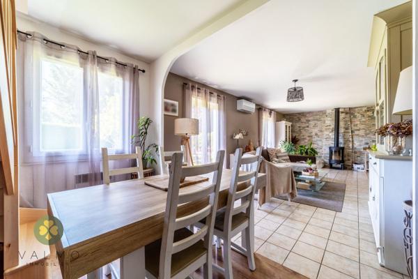 Maison
                                                                                                                                                                                                                                                                                                                        6 pièce(s)                                                                                                                                                                                                          5 chambre(s)                                                                                                                                                                                                          165  m²