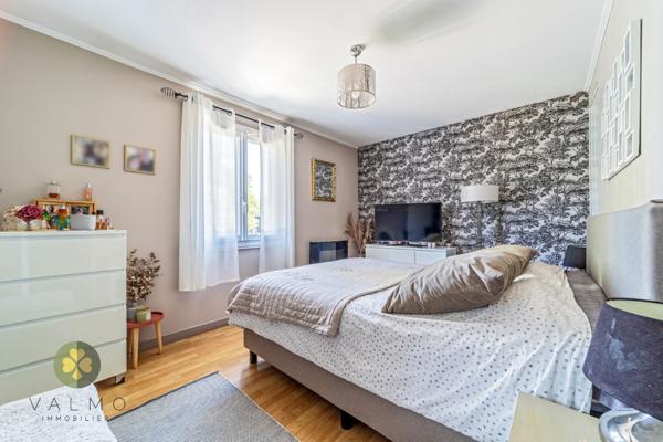 Maison
                                                                                                                                                                                                                                                                                                                        6 pièce(s)                                                                                                                                                                                                          5 chambre(s)                                                                                                                                                                                                          165  m²