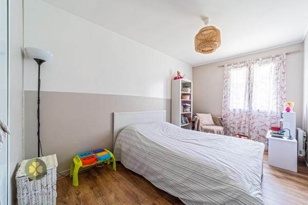Maison
                                                                                                                                                                                                                                                                                                                        6 pièce(s)                                                                                                                                                                                                          5 chambre(s)                                                                                                                                                                                                          165  m²