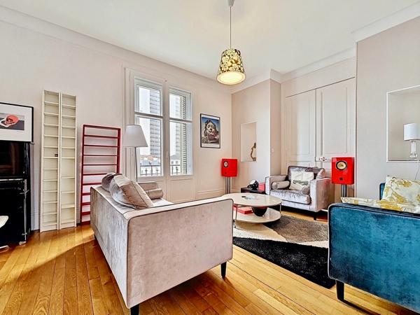 Duplex de caractère _ dernier étage _ 4 chambres _ 3 salles de bains _ balcons _ studio annexe