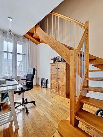 Duplex de caractère _ dernier étage _ 4 chambres _ 3 salles de bains _ balcons _ studio annexe