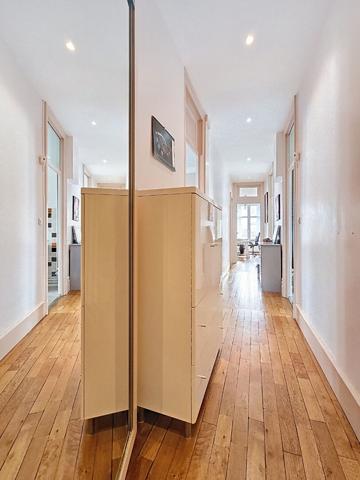 Duplex de caractère _ dernier étage _ 4 chambres _ 3 salles de bains _ balcons _ studio annexe