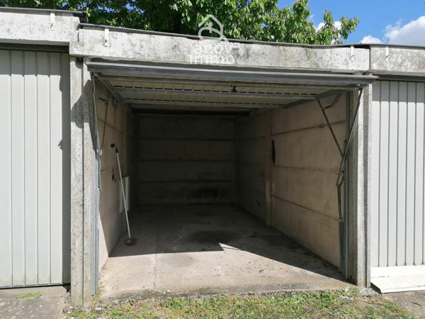 Garage
                                                                                                                                                
                                                                                                                                                
                                                                                                                                                                                                                                                                                                                        12  m²