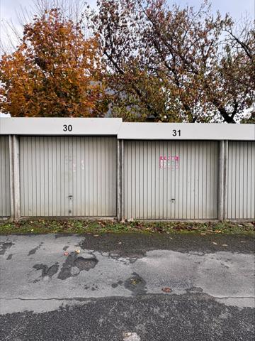 Garage
                                                                                                                                                
                                                                                                                                                
                                                                                                                                                                                                                                                                                                                        12  m²