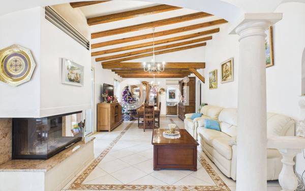 Maison à vendre    9 pièces • 285,37 m2 Montauroux